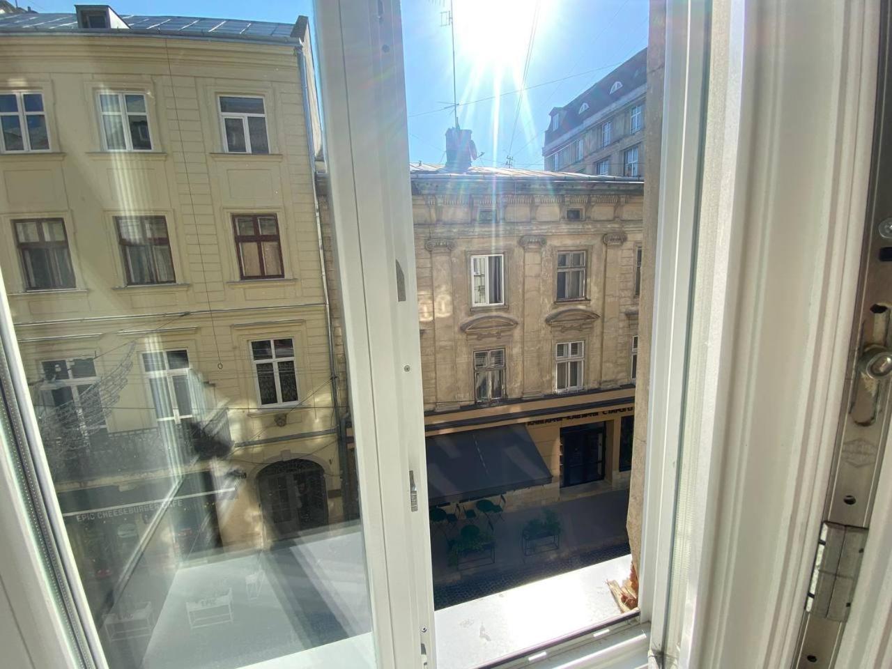 Feel Lviv! Old City Apartment ภายนอก รูปภาพ